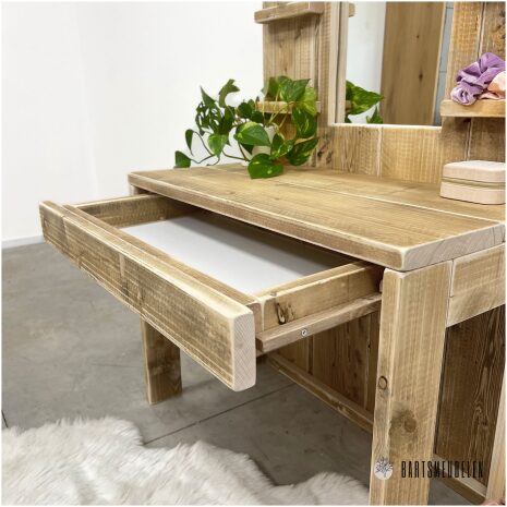 Kinderkaptafel met ruime laden