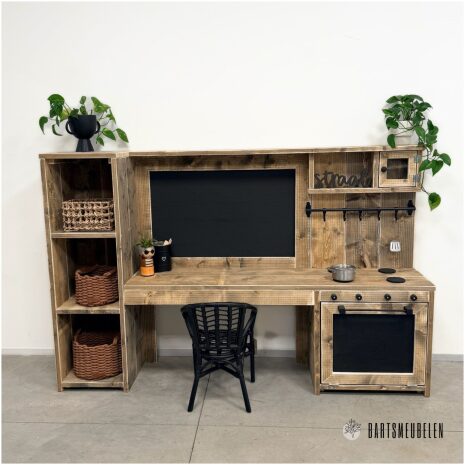 Speelmeubel van steigerhout met 3 vakken en krijtbord