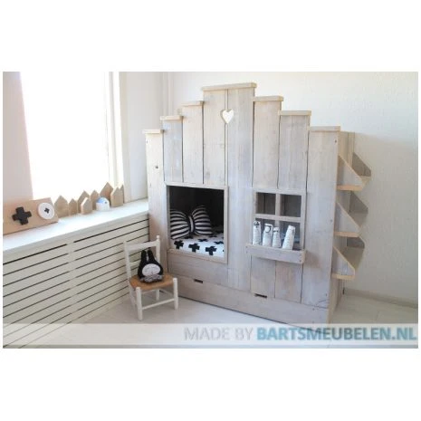 Steigerhouten bed herenhuisje Steigerhouten bed herenhuisje