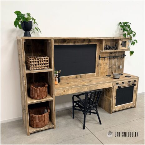 Steigerhouten speelkeuken met opbergkast en speelhoek