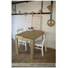 kleine tafel van steigerhout met houten poten