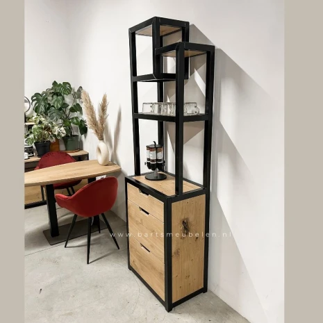 Kast-industrieel-met-eikenhout-Jeanet-zijkant