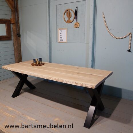 Eikenhouten boomblad tafel