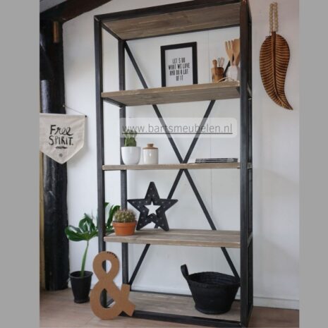 industriele boekenkast met steigerhout