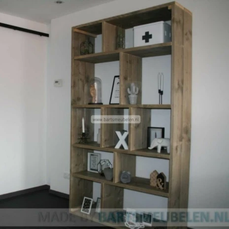 steigerhouten vakkenkast open Sabine