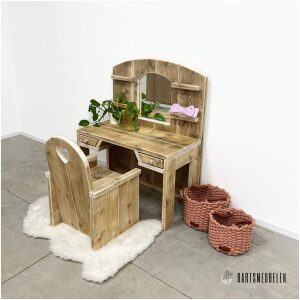 schattige Steigerhouten kaptafel peuter