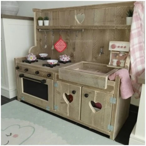 speelkeuken 14 voor kinderen van steigerhout bij de klant