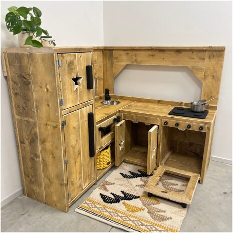 speelkeuken met koelkast en twee keer oven