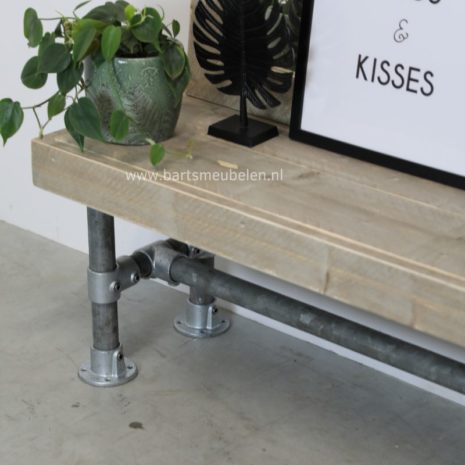 steigerhouten bank met steigerbuis sam