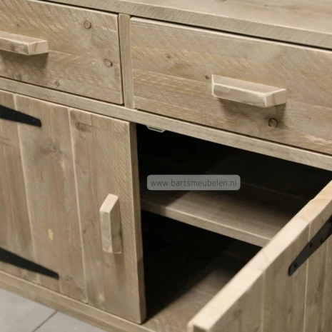 foto binnenzijde steigerhouten buffetkast