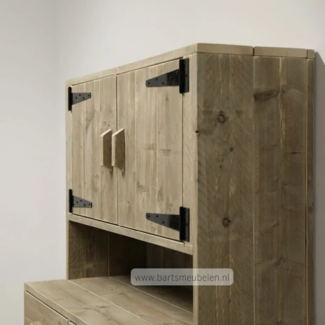 foto steigerhouten meubel voor servies