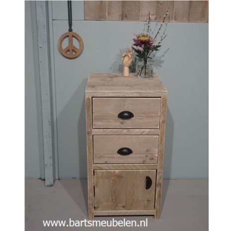 steigerhouten-nachtkastje-2