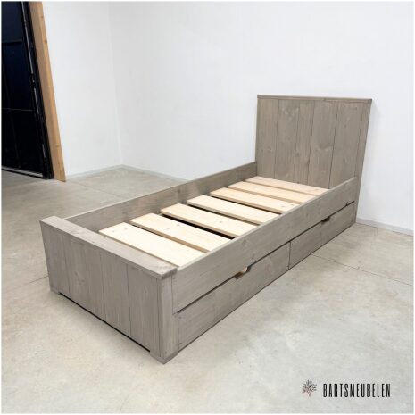 Houten eenpersoons bed Milan