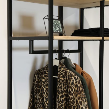 detail garderobestang | Garderobekast eikenhout en staal 1 - industriele kast voor de hal