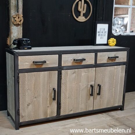dressoir-steigerhout-en-staal-1.1