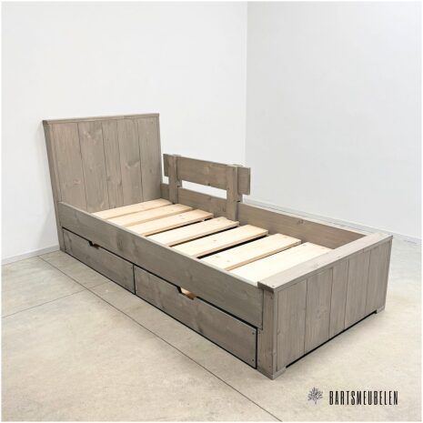 steigerhouten bed Milan