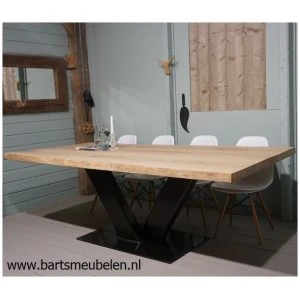 eiken boomblad tafel met V-poot 1