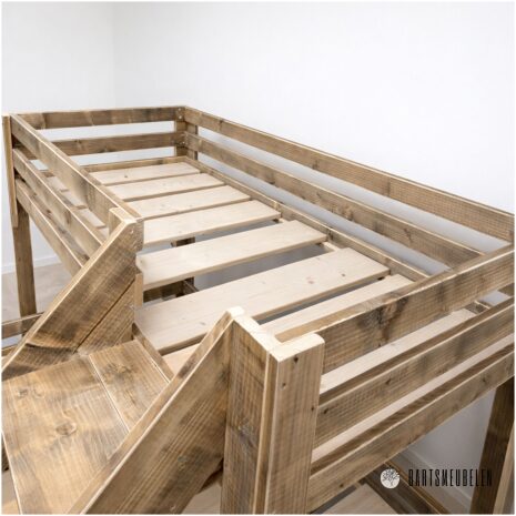 Stapelbed 3 persoons Laura beneden 2 personen en boven 1 persoon