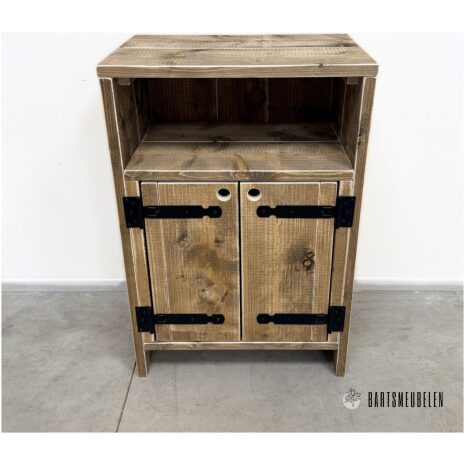 Coffee corner meubel van steigerhout met robuuste uitstraling