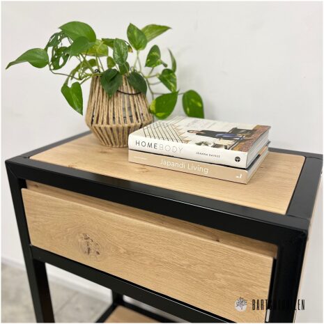 Haltafeltje eikenhout en zwart staal