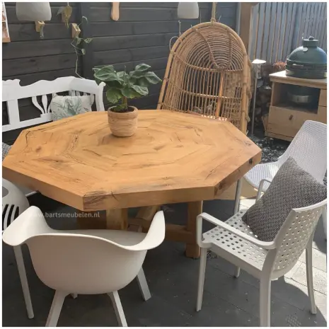 eikenhouten 8-hoek eettafel met houten onderstel