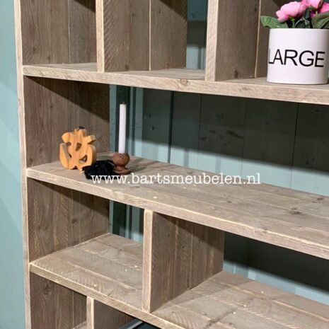 steigerhouten vakkenkast suzanne details