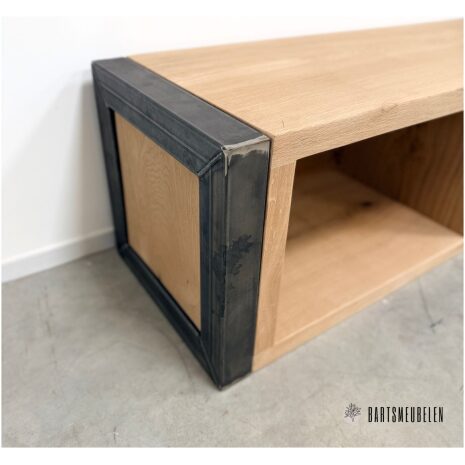 eiken tv meubel met stalen frame Berend
