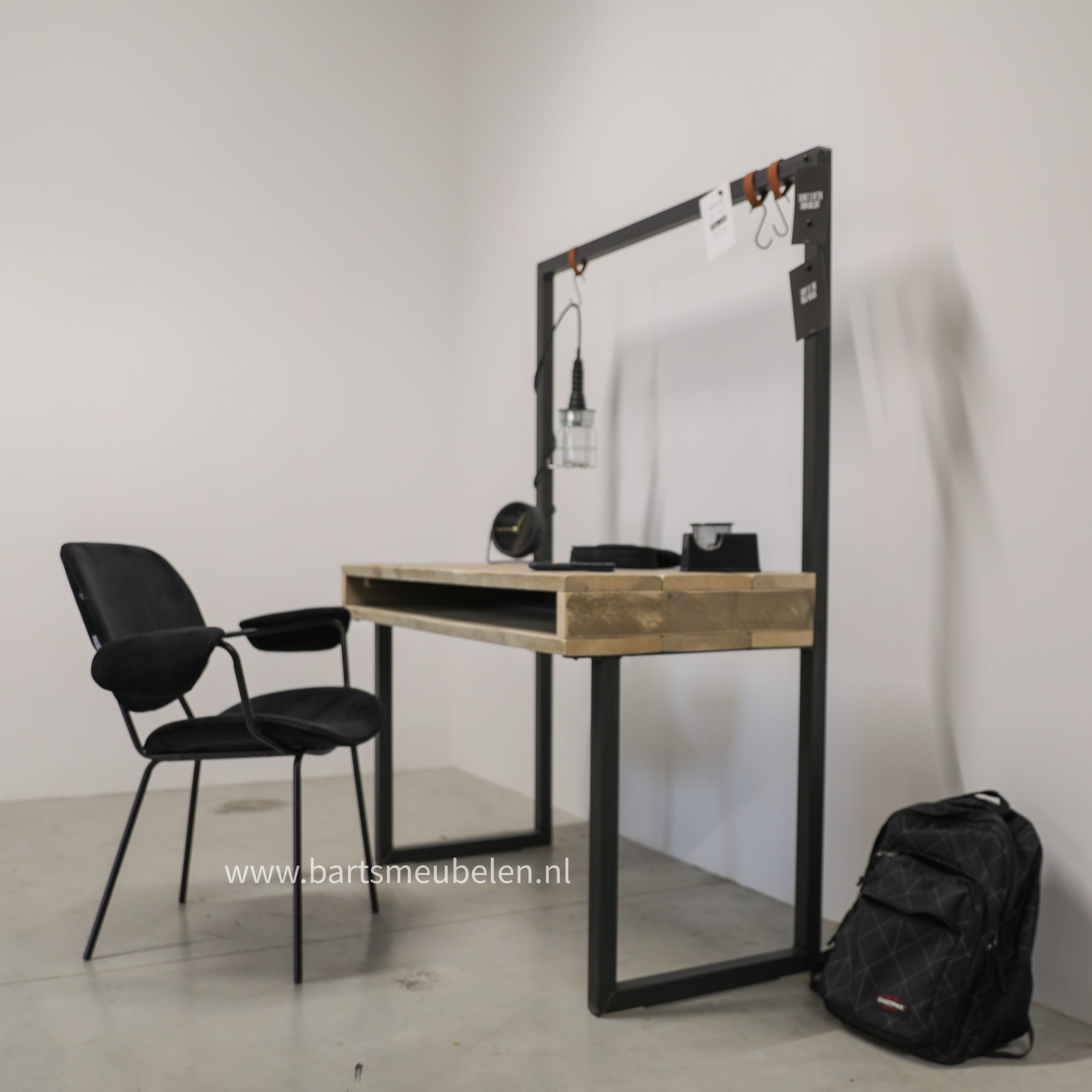 industrieel-bureau-lot.5