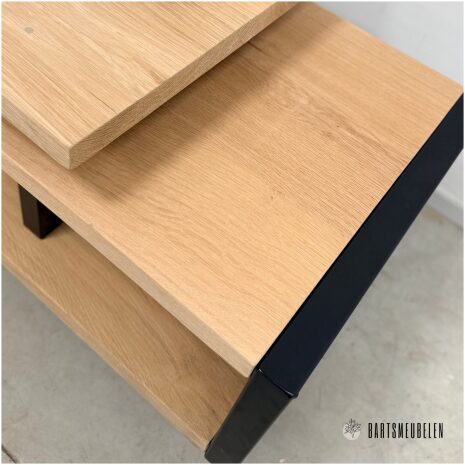 unieke salontafel op wielen van eiken en staal Colin