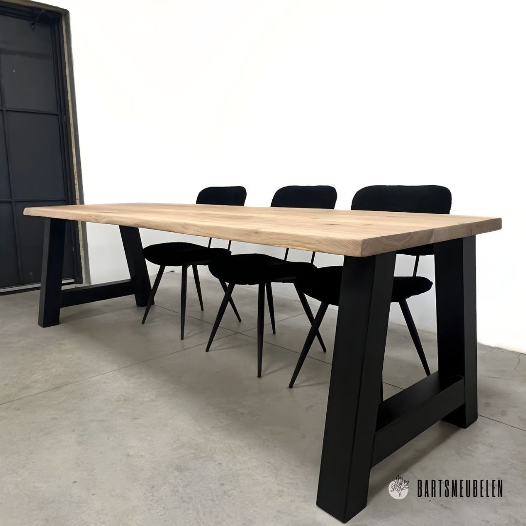 boomstamtafel eiken met A poot staal Jasmijn boomstamtafel eiken met A poot staal Jasmijn