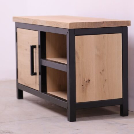 tv kast industrieel mavi met stalen frame en eikenhouten blad en stalen frame