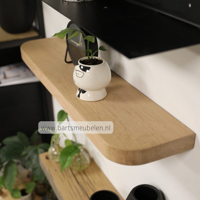 wandplank eik rond4021 foto wandplank met blinde wandbeugels en afgeronde hoeken van eikenhout