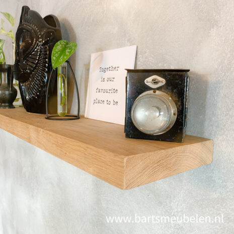 afbeelding wandplank zwevend eikenhout met blinde wandbeugels