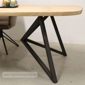 Ovalen eettafel