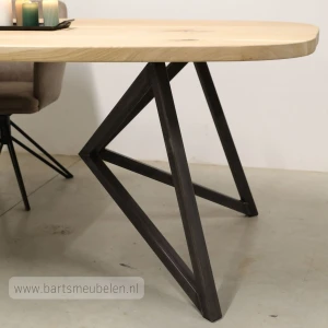 Ovalen eettafel