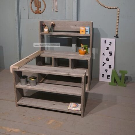 steigerhouten speelgoedwinkeltje