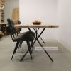 Zweeds ovalen eettafel met stalen onderstel