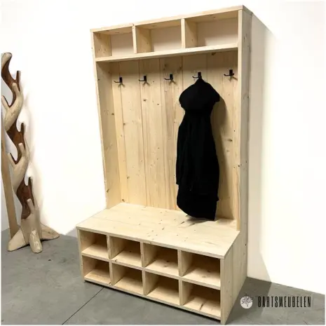 Garderobekast van steigerhout Neeltje