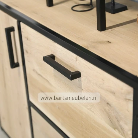 details buffetkast industrieel