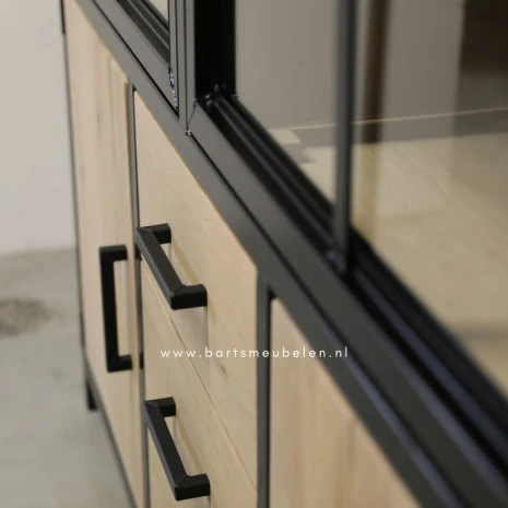 buffetkast industrieel mirre