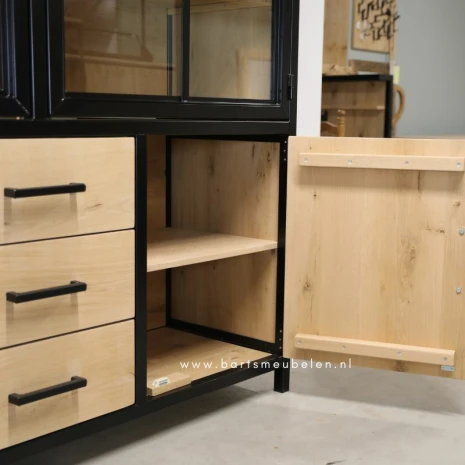 buffetkast industrieel mirre details