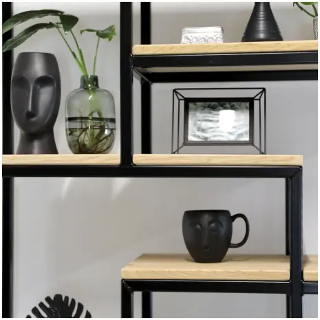 detail foto vakkenkast industrieel bart - open kast met vakken van eikenhout en staal in vele afmetingen