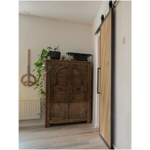 Loft deur staal en eiken