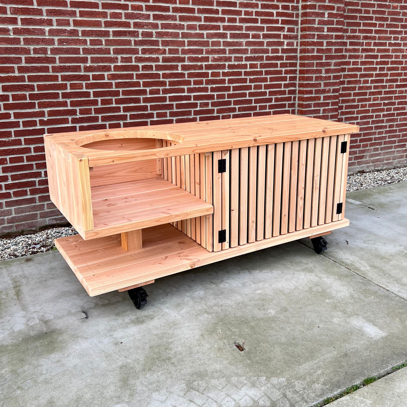 Buitenkeuken met latjes douglas hout Buitenkeuken met latjes douglas hout