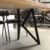 Ovalen eettafel eiken Sutton (40) details stalen onderstel