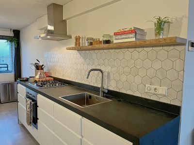 boomstam wandplank in de keuken boomstam wandplank in de keuken