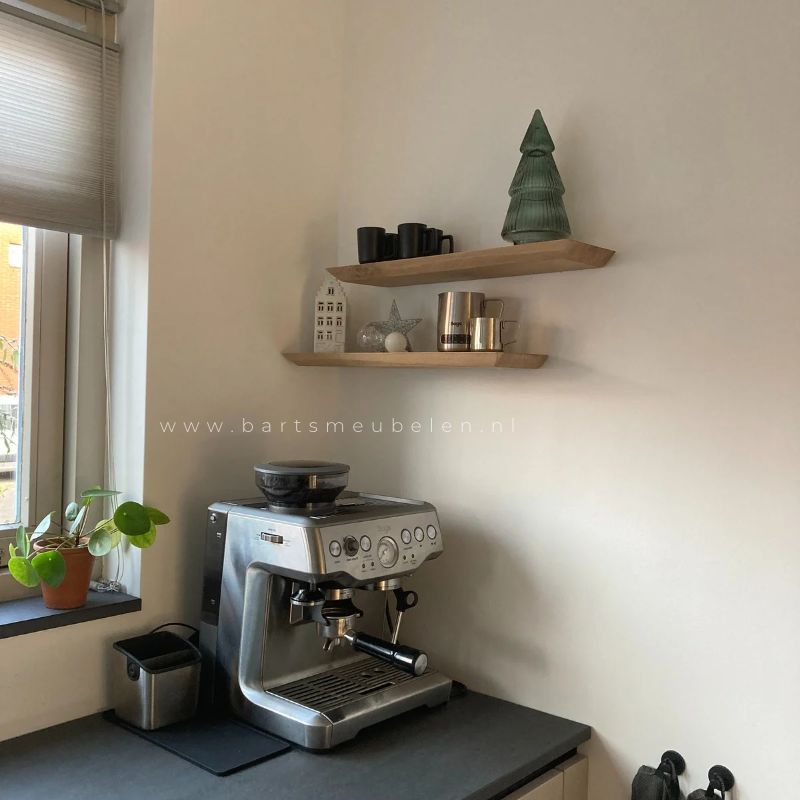 wandplank 2x met verjongde rand in de keuken wandplank 2x met verjongde rand in de keuken