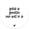 Muurcirkel wit met tekst Geluk is genieten van wat er is Muurcirkel wit met tekst 'Geluk is genieten van wat er is'