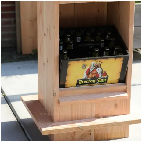 Bier statafel douglashout - ruimte voor bierkrat