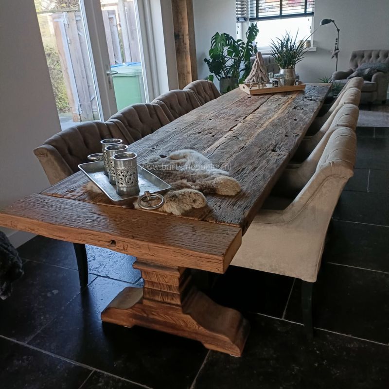 Een kloostertafel van oud hout op maat Een kloostertafel van oud hout op maat